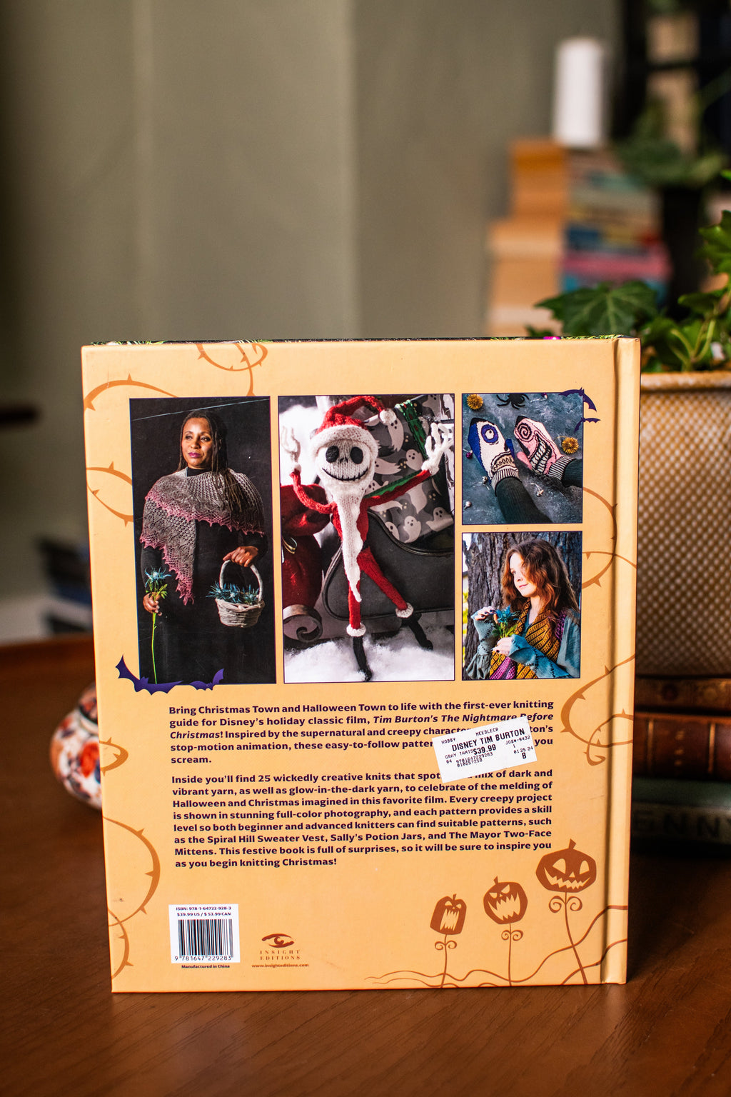 Disney Tim Burton's The Nightmare Before Christmas: The Official Knitting Guide to Halloween Town and Christmas Town