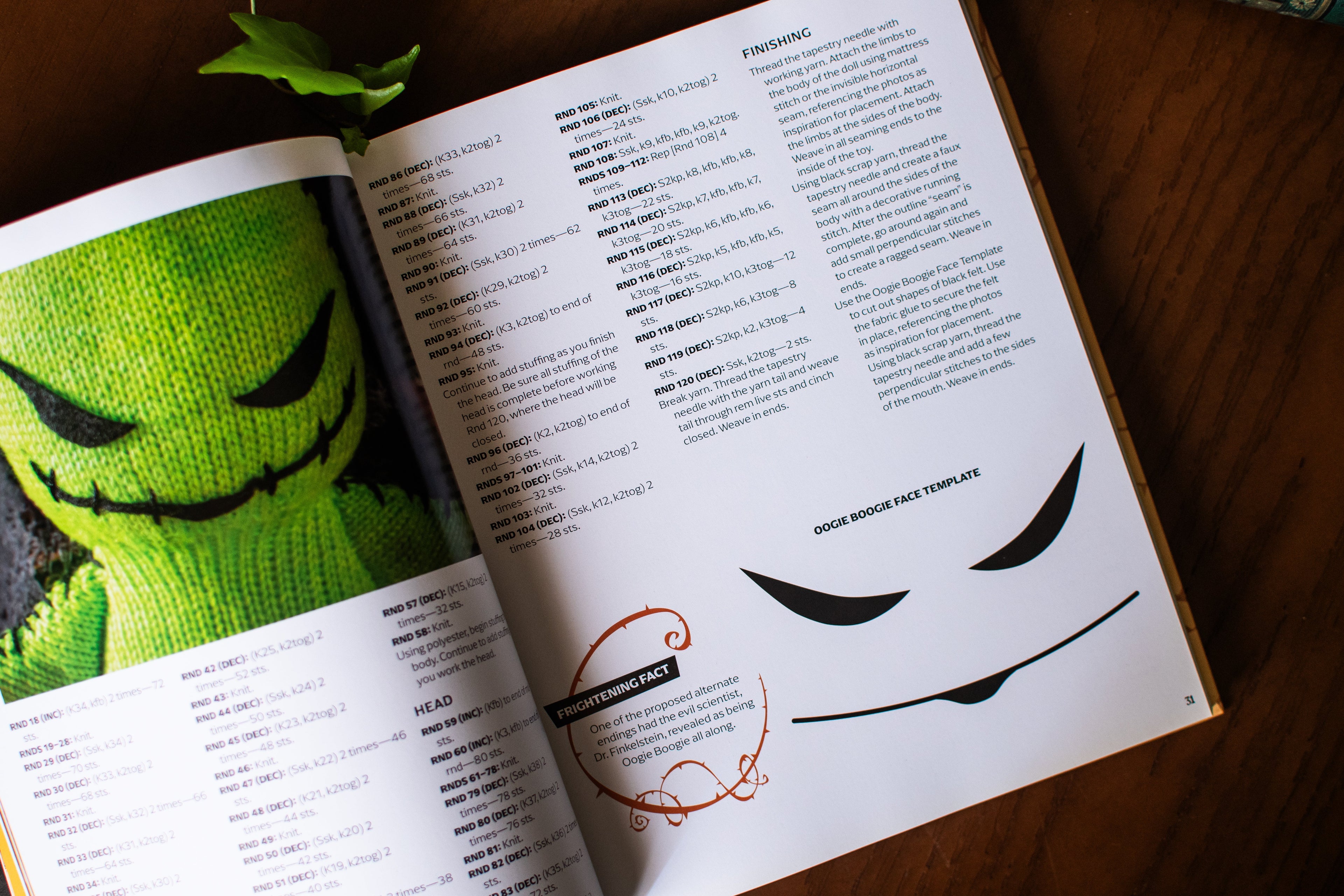 Disney Tim Burton's The Nightmare Before Christmas: The Official Knitting Guide to Halloween Town and Christmas Town