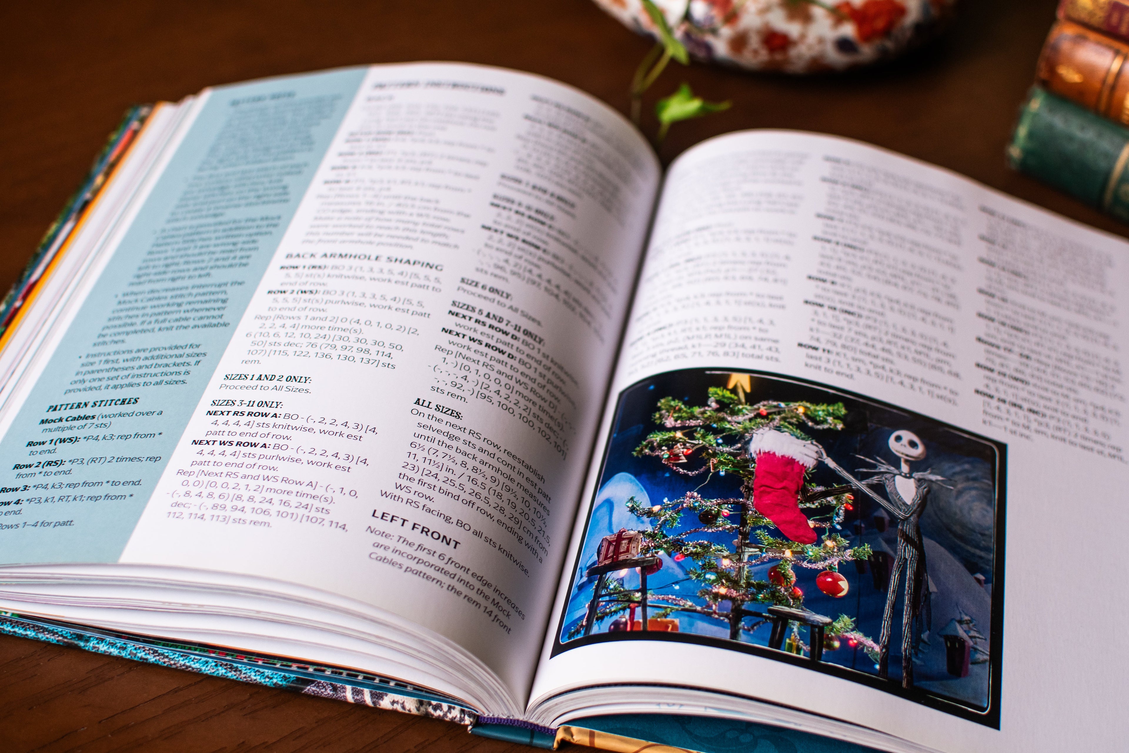 Disney Tim Burton's The Nightmare Before Christmas: The Official Knitting Guide to Halloween Town and Christmas Town